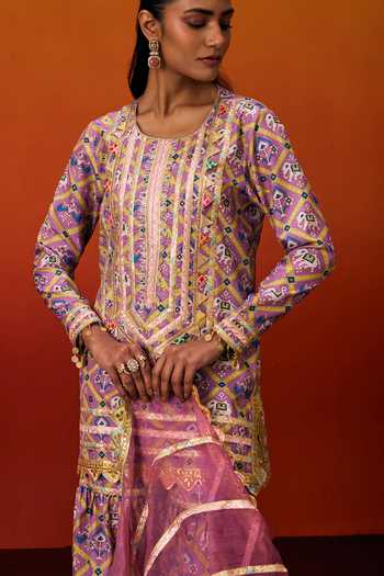 Buy_Evra By Nikita_Pink Silk, Cotton Gota Patti Round Neck Patola Print Kurta Set _Online_at_Aza_Fashions