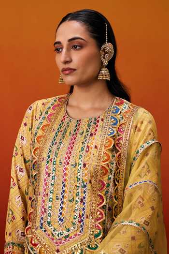 Buy_Evra By Nikita_Yellow Silk, Cotton Gota Patti Round Neck Printed Kurta Set _Online_at_Aza_Fashions