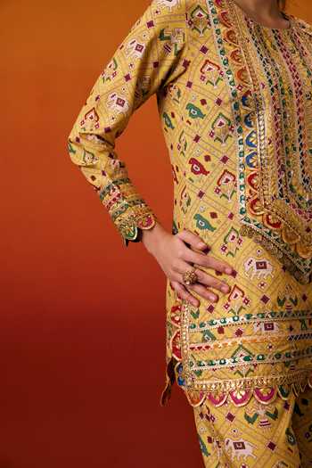 Evra By Nikita_Yellow Silk, Cotton Gota Patti Round Neck Printed Kurta Set _at_Aza_Fashions