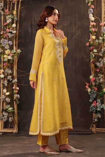 Buy_Label Niti Bothra_Yellow Silk, Chanderi, Tencel Embroidery, Pearls, Lace Floral Kurta And Pant Set 