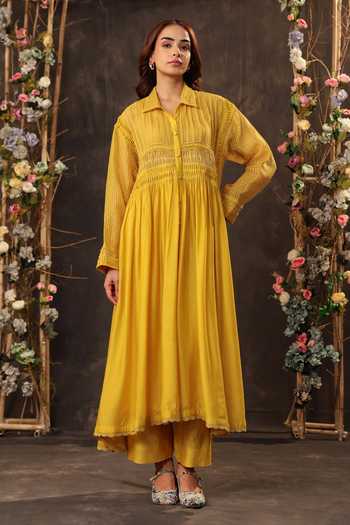 Buy_Label Niti Bothra_Yellow Silk, Chanderi, Tencel Lace Collared Pintuck Kurta And Pant Set 