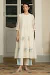 Vaayu_Ivory Cotton, Muslin Applique Round Neck, Yes Pintuck Kurta And Pant Set _Online_at_Aza_Fashions