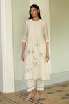 Buy_Vaayu_Ivory Muslin Applique Round Neck Kurta And Pant Set _at_Aza_Fashions