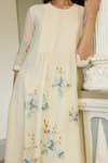 Vaayu_Ivory Muslin Applique Round Neck Kurta And Pant Set _at_Aza_Fashions