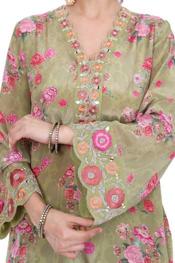 Buy_Tanu Malhotra_Pink Crepe, Organza Embroidery, Lace V-neck Floral Print Kurta Set 
