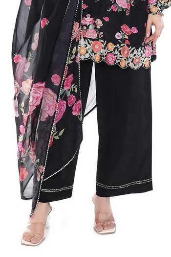 Buy_Tanu Malhotra_Black Crepe, Organza Embroidery, Lace V-neck Bloom Print Kurta Set 