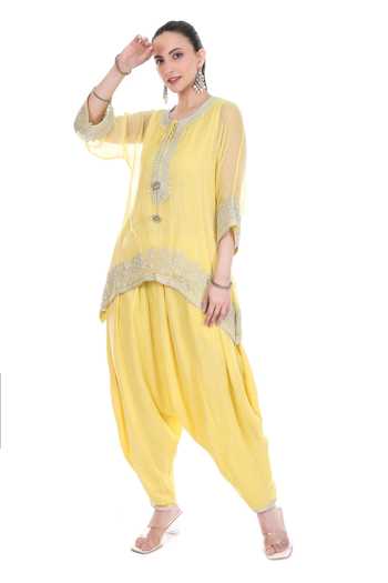 Tanu Malhotra_Yellow Lurex Embroidery Round Neck Kaftaan And Pant Set _at_Aza_Fashions