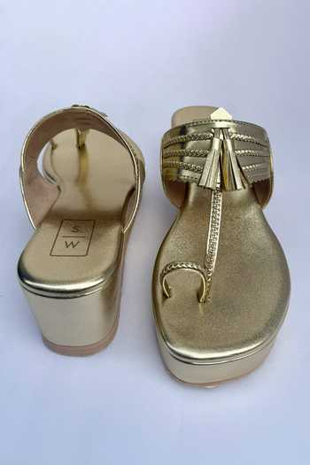 Buy_Sandalwali_Gold Tassels Kumari Poo Vegan Leather Kolhapuri Wedges _Online_at_Aza_Fashions