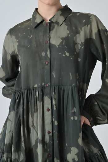 Buy_Samant Chauhan_Olive Green Cotton Collared Forest Print Tiered Dress 