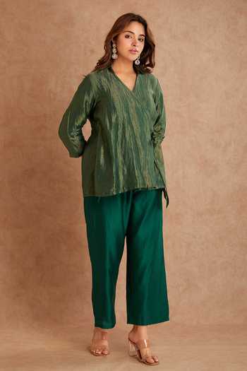 Priya Chaudhary_Green Tissue, Chanderi Zari V-neck Tie-up Top And Pant Set _at_Aza_Fashions
