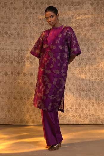 Buy_Eeda_Purple Chanderi Zari V-neck Floral Pattern Kurta And Pant Set _at_Aza_Fashions