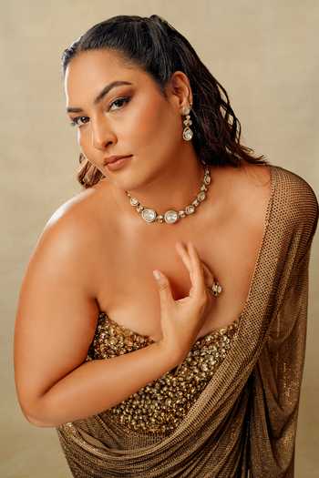 Buy_Itrh_Gold Net Stones, Crystals Scarab Embellished Pre-stitched Saree With Blouse _Online