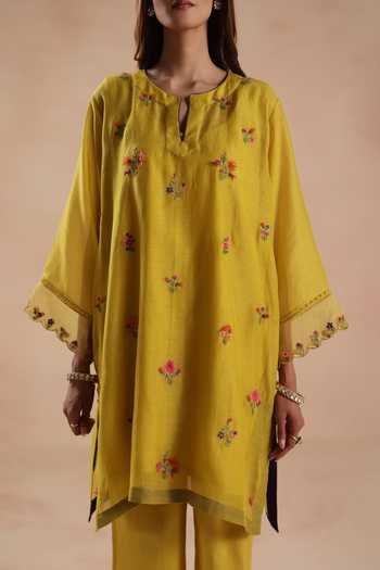 Begum_Yellow Chanderi Silk, Cotton Embroidery Notched Raina Floral Kurta And Pant Set _Online_at_Aza_Fashions