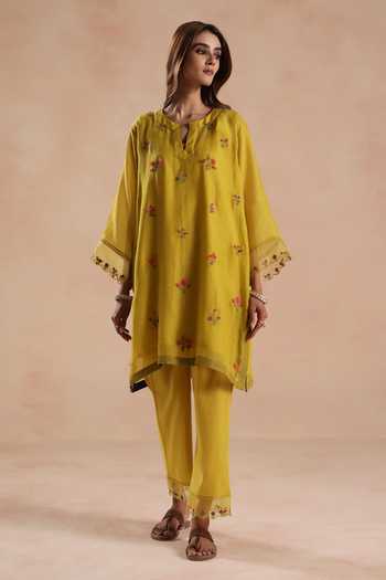Buy_Begum_Yellow Chanderi Silk, Cotton Embroidery Notched Raina Floral Kurta And Pant Set 