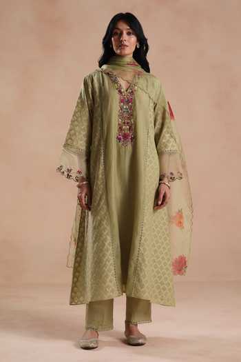 Buy_Begum_Green Chanderi Silk, Jacquard, Cotton, Organza Rua Placement Kurta Set _at_Aza_Fashions