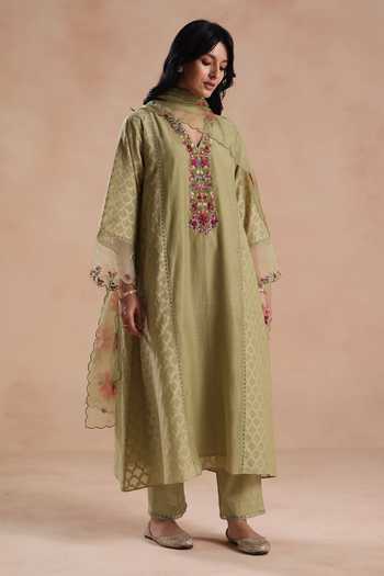 Buy_Begum_Green Chanderi Silk, Jacquard, Cotton, Organza Rua Placement Kurta Set _Online_at_Aza_Fashions