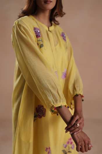 Buy_Begum_Yellow Silk, Chanderi, Cotton Embroidery Notched Neck Urvi Kurta And Pant Set 