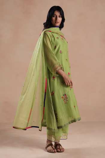 Begum_Green Chanderi Silk, Cotton, Organza Embroidery V-neck Zeya Straight Kurta Set _Online_at_Aza_Fashions
