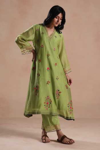 Buy_Begum_Green Chanderi Silk, Cotton, Organza Embroidery V-neck Zeya Straight Kurta Set 
