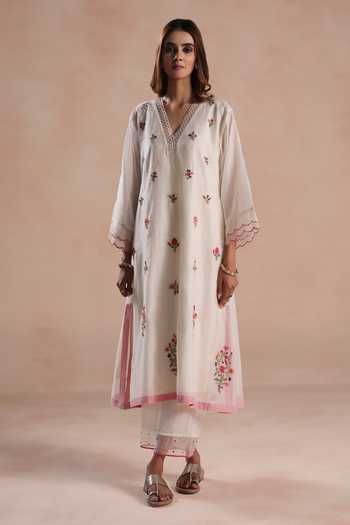 Buy_Begum_Ivory Chanderi Silk, Cotton, Organza Embroidery V-neck Zeya Kurta Set 