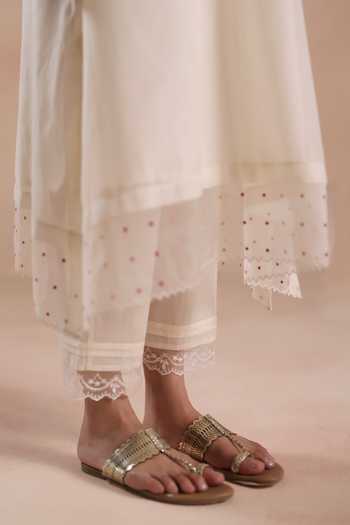 Buy_Begum_Ivory Chanderi Silk, Cotton, Organza Lace Round Siara Yoke Embroidered Kurta Set _Online_at_Aza_Fashions