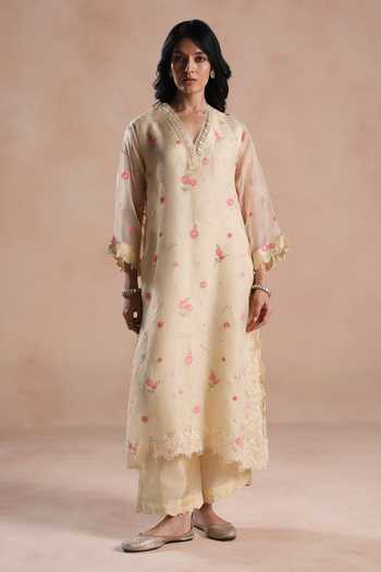 Buy_Begum_Ivory Organza, Silk Embroidery, Sequins V-neck Sareena Kurta Set _at_Aza_Fashions