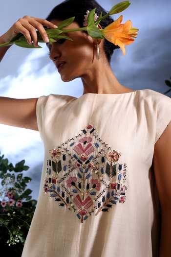 Taisha_Off White Reka Hand Embroidered Jumpsuit _Online