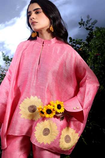 Taisha_Pink Linen Applique Mandarin Collar Hiyana Sunflower Kaftan Set _at_Aza_Fashions