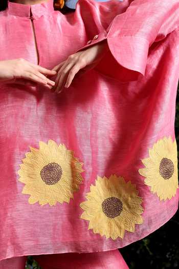 Buy_Taisha_Pink Linen Applique Mandarin Collar Hiyana Sunflower Kaftan Set 
