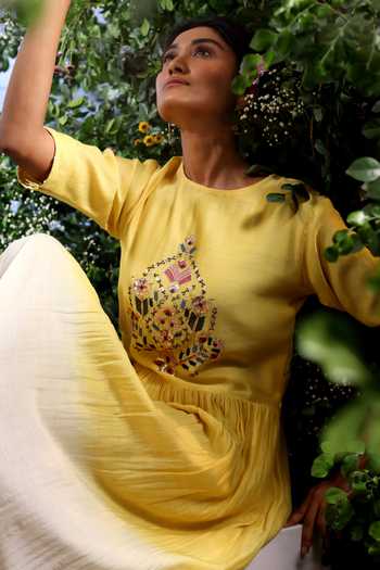 Buy_Taisha_White Chanderi Embroidery Round Neck Midi Dress _Online_at_Aza_Fashions