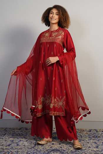 Buy_Samant Chauhan_Red Silk, Cotton Embroidery, Sequins Round Neck Threadwork Kurta Set _at_Aza_Fashions