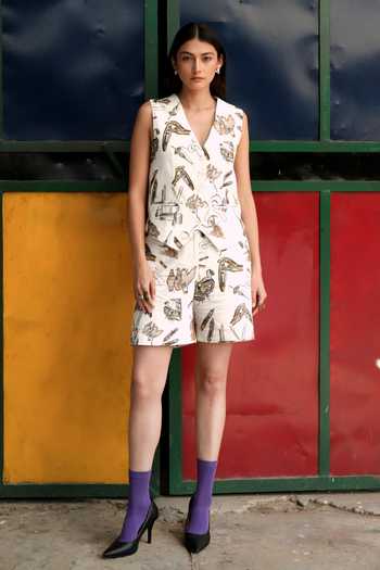 Raasa_White Handloom Cotton V-neck Canvas Printed Blazer Shorts Set _at_Aza_Fashions