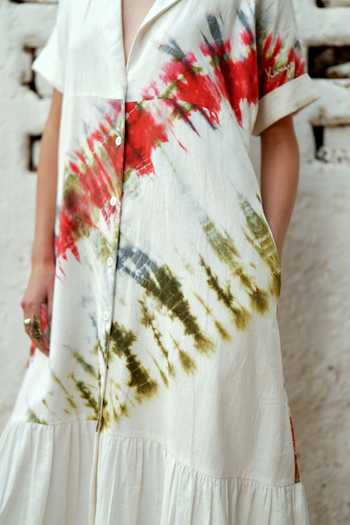 Raasa_White Handloom Cotton V-neck, Collared Forest Flame Dress _Online_at_Aza_Fashions