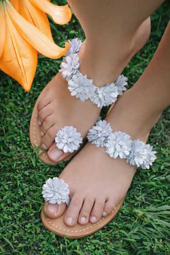 Buy_Sandalwali_Silver Emily Handcrafted Flower Sandals _at_Aza_Fashions