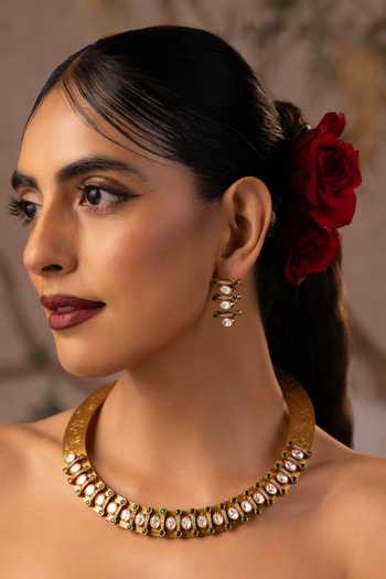Buy Swabhimann Green Stones Emerald Polki Carved Hasli Necklace And Earrings Set Online at Aza Fashions Buy_Swabhimann_Green Stones Emerald Polki Carved Hasli Necklace And Earrings Set_Online_at_Aza_Fashions