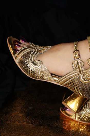 Chal Jooti_Gold Embroidery, Zari, Metallic Thread Cleopatra Block Heels _Online_at_Aza_Fashions