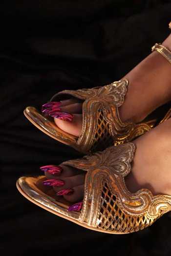 Buy_Chal Jooti_Gold Embroidery, Zari, Metallic Thread Cleopatra Block Heels _Online_at_Aza_Fashions