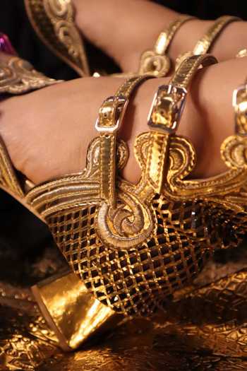 Buy_Chal Jooti_Gold Embroidery, Zari, Metallic Thread Cleopatra Block Heels 
