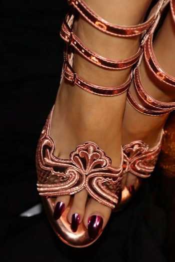 Buy_Chal Jooti_Rose Gold Embroidery, Metallic Thread Gladiatress Heels _Online_at_Aza_Fashions