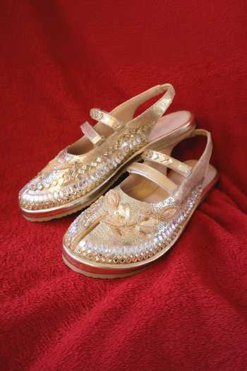 Shop_Chal Jooti_Gold Sitara Tabi Embroidered Flats _at_Aza_Fashions