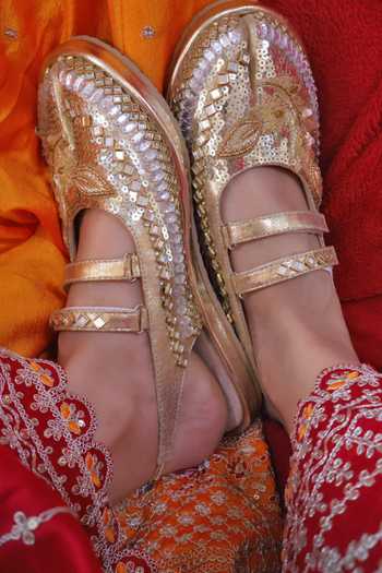 Chal Jooti_Gold Sitara Tabi Embroidered Flats _at_Aza_Fashions