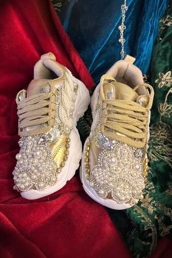 Buy_Chal Jooti_White Crown Of Pearls Embroidered Sneakers _at_Aza_Fashions