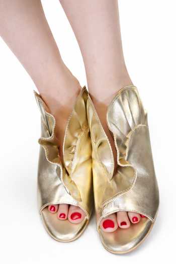 Buy_Chal Jooti_Gold Sequins, Ruffles The Conch Heels _at_Aza_Fashions