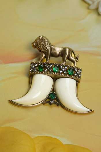 Buy_Cosa Nostraa_Gold Gemstones The Lions Tusk Brooch 