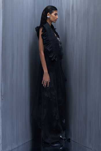 Richa Khemka_Black Organza Shawl , Sweetheart Noir Symphony Ruffle Cape Set _Online_at_Aza_Fashions
