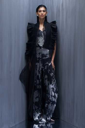 Buy_Richa Khemka_Black Organza Shawl , Sweetheart Noir Symphony Ruffle Cape Set _at_Aza_Fashions