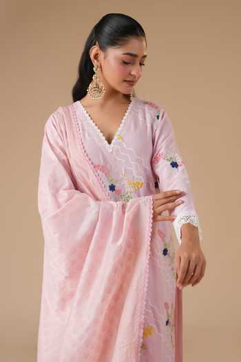 Shop_LAHARIO_Pink Linen Embroidery V-neck, Yes Nargis Printed Kurta Set _Online_at_Aza_Fashions