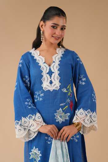 Shop_LAHARIO_Blue Cotton Embroidery, Lace V-neck Raat Ki Rani Printed Kurta Set _Online_at_Aza_Fashions