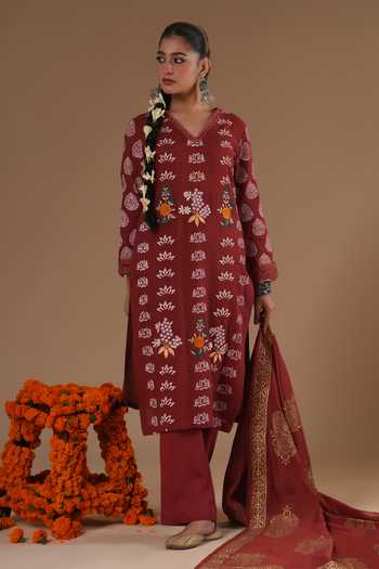 Buy_LAHARIO_Maroon Cotton Embroidery, Zari V-neck Gulbahar Block Print Kurta Set _at_Aza_Fashions
