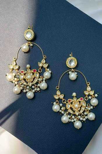 Buy_Amreli Jaipur_Green Beads, Pearls, Stones Kundan Earrings _at_Aza_Fashions